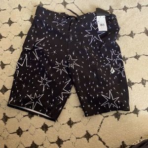 Volcom modtech 28/16 NWT stars board shorts